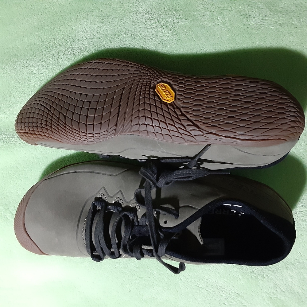 MERRELL MEN SIZE 9.5